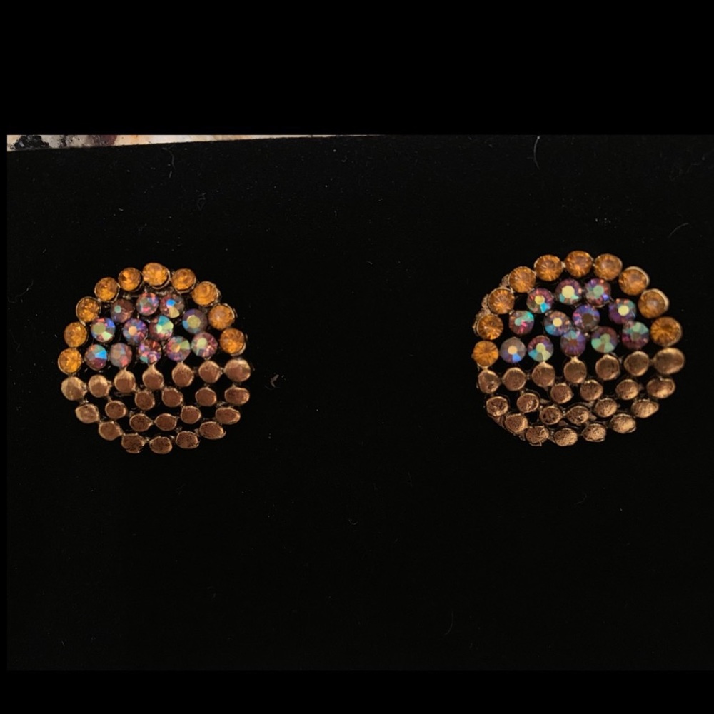 Bent style circle studs